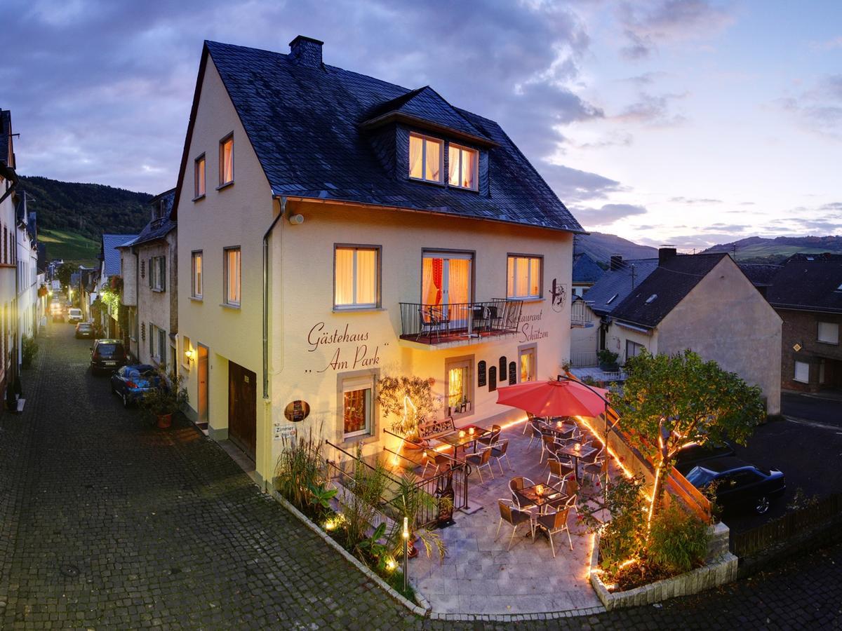 Hotel Weingut Schuetzen Senheim Buitenkant foto