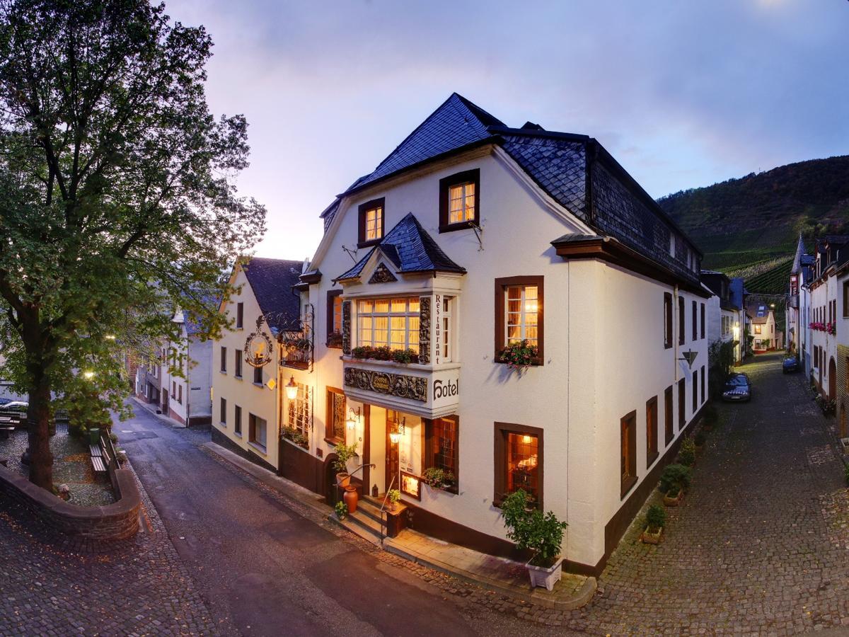 Hotel Weingut Schuetzen Senheim Buitenkant foto