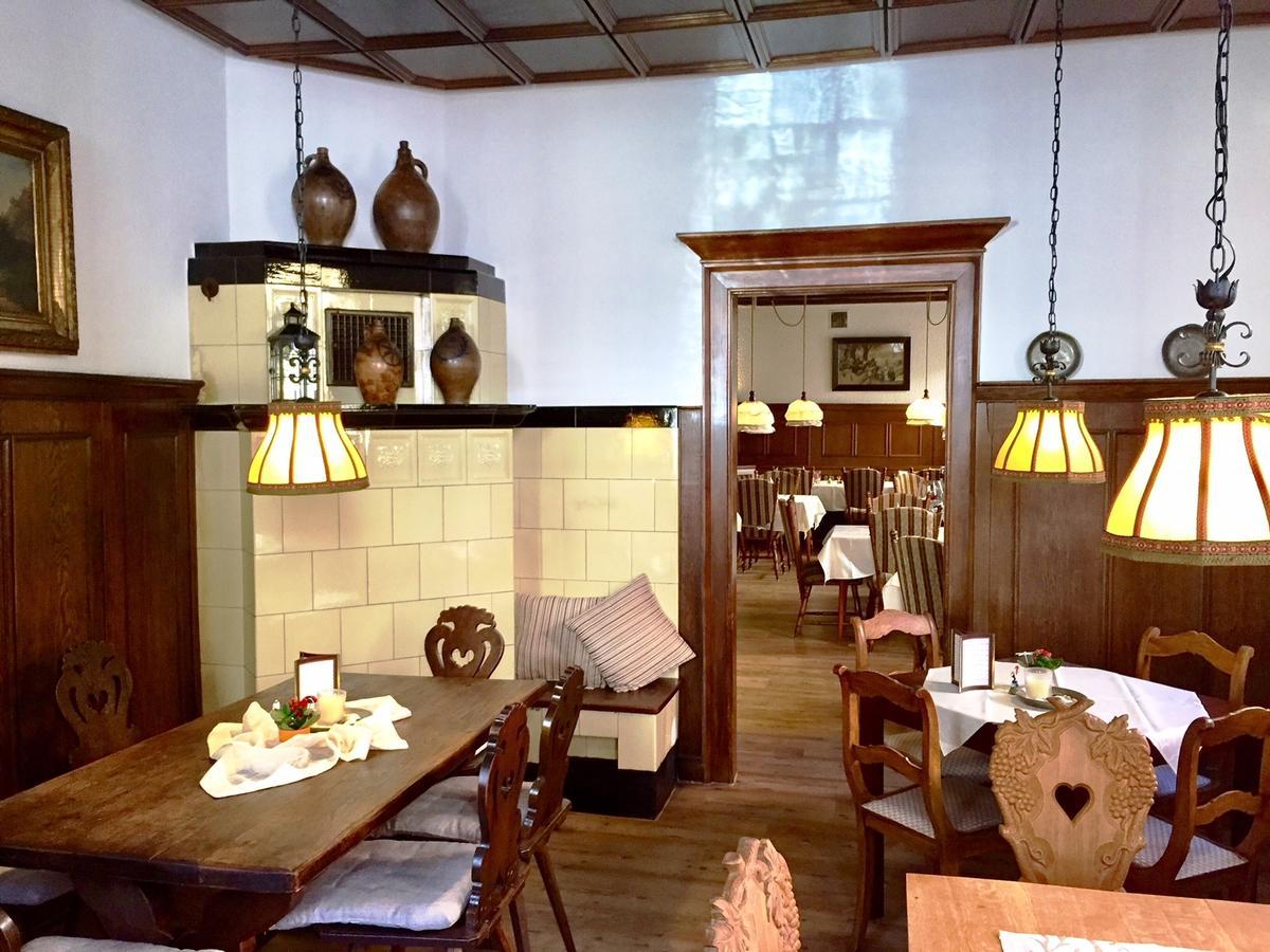 Hotel Weingut Schuetzen Senheim Buitenkant foto